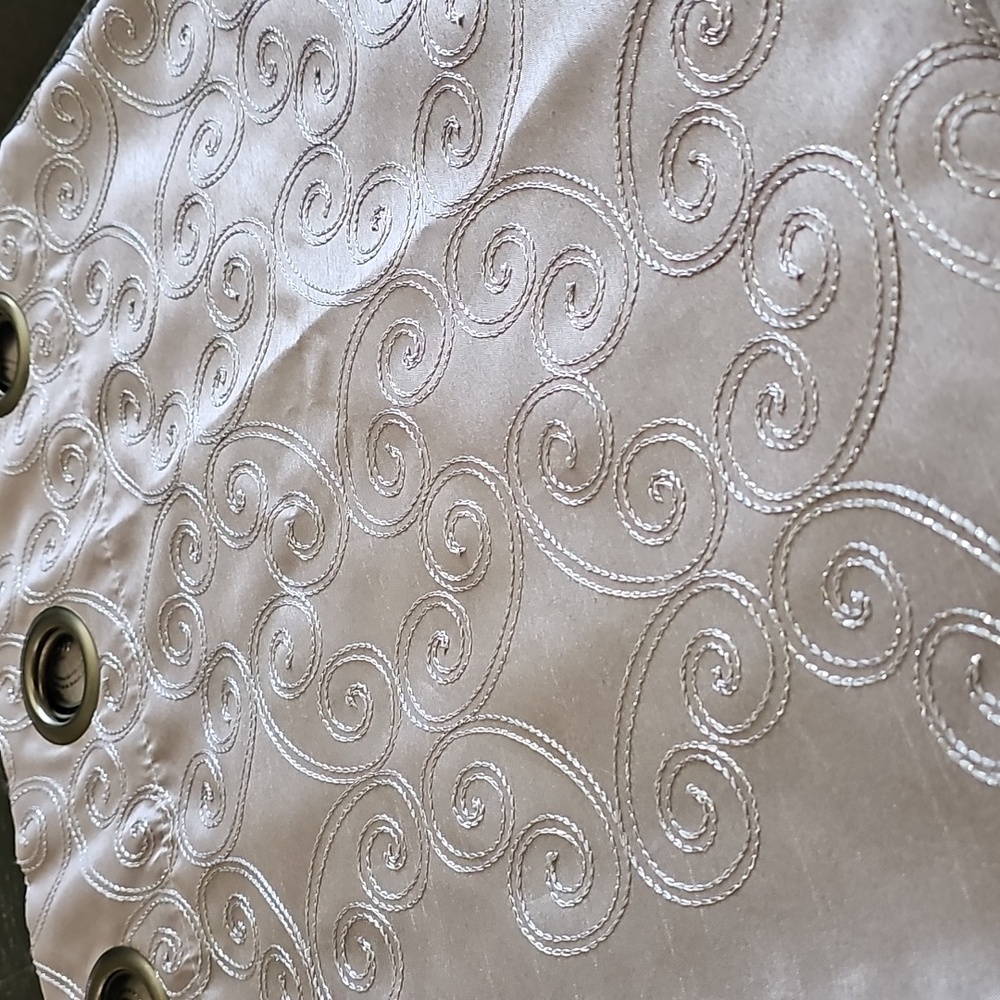 2 Panel Curtain - Picture 2 of 4